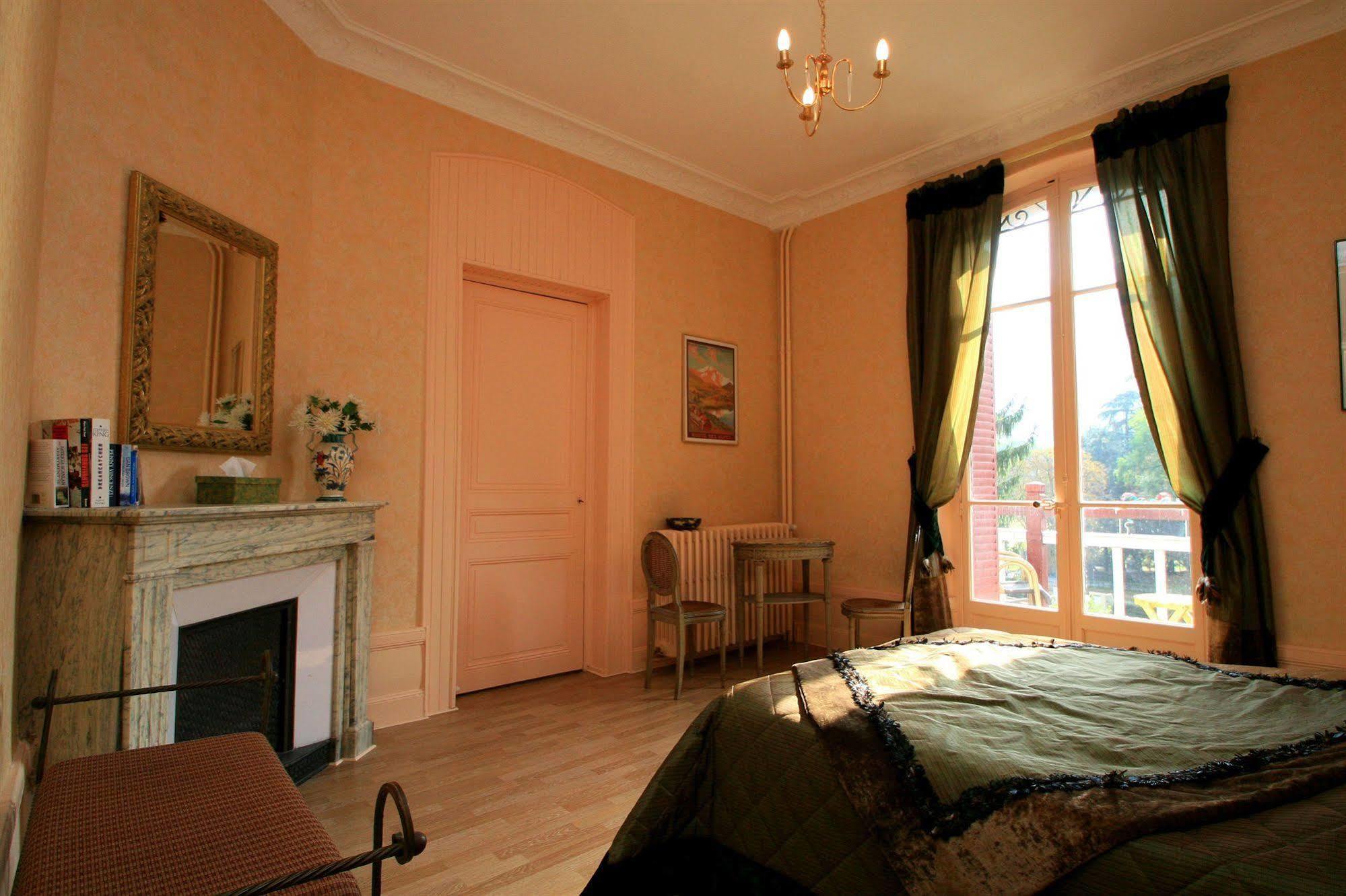 Chambre D'Hotes Le Manoir Des Alberges Uriage-les-Bains Exterior foto
